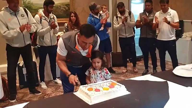 2019 में ऐसे मनाया था क्रिकेटर धोनी ने अपना जन्मदिन, देखिये वीडियो