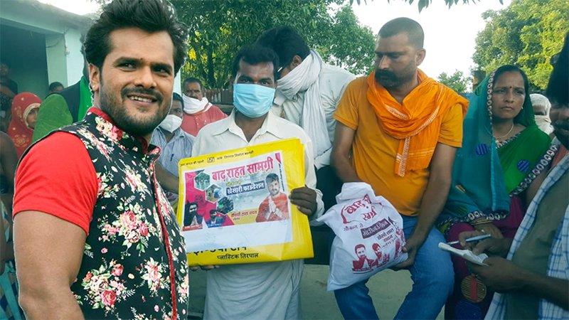 बिहार बाढ़ पीडितो को मदद पंहुचा रही है 'खेसारी फाउंडेशन' की टीम
