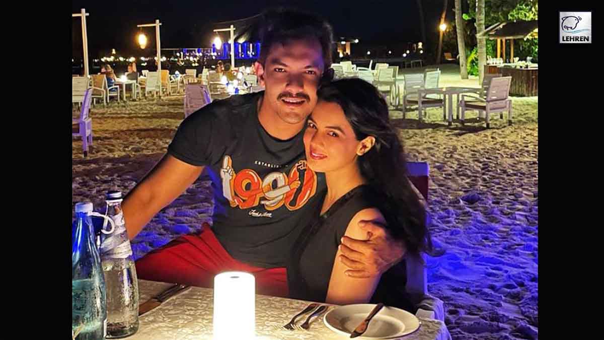 Aditya Narayan Spending quality time with wife Shweta Agarwal in Maldives, Watch VIDEO