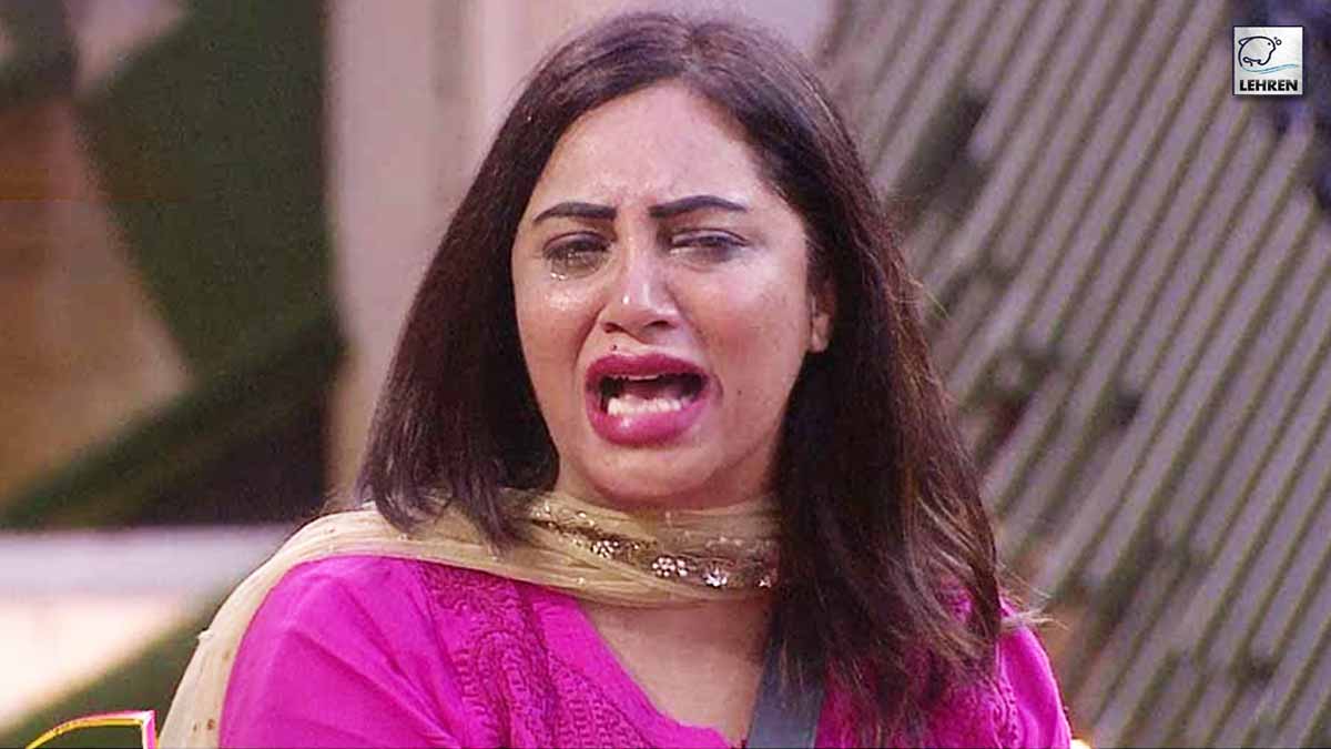Biggboss 14 Fame Arshi Khan Expressed her pain being called Pakistani