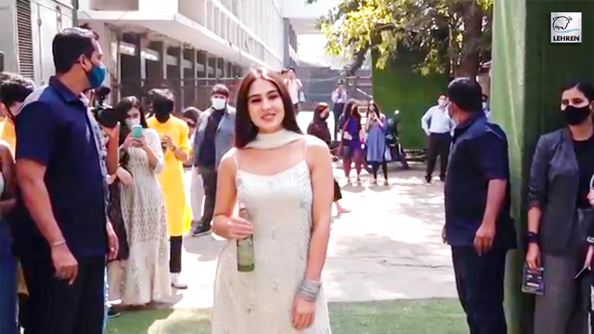 Sara Ali Khan Promoted The New Song Chaka Chak For Film Atrangi Re At Mithibai College