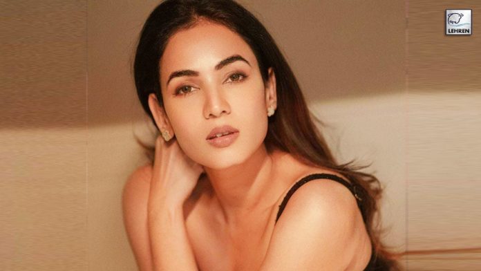 sonal-chauhan-to-play-the-lead-in-akkineni-nagarjuna-starrer-the-ghost-instead-of-jacqueline