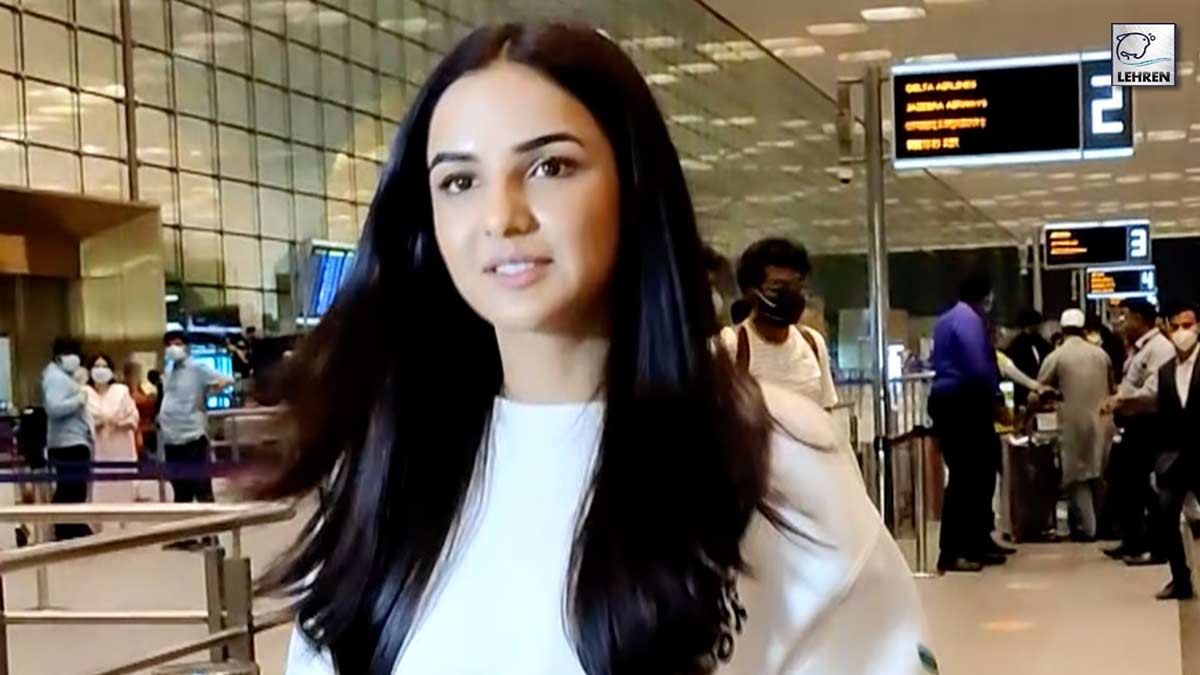 Jasmin Bhasin At Airport