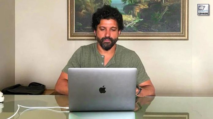 farhan-akhtar-is-seen-in-the-role-of-writers-in-viral-photo