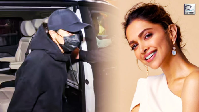 deepika-padukone-visits-theatre-to-know-public-review