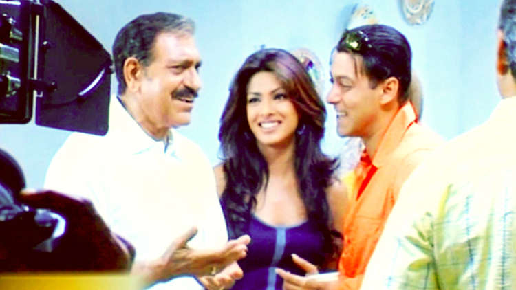 Salman Khan, Akshay Kumar And Priyanka Chopra Chat Up With Lehren On The Sets Of Mujhse Shaadi Karogi