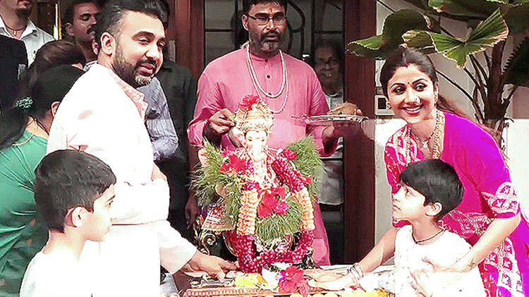 GANPATI VISARJAN: Grand celebrations at Shilpa Shetty's home