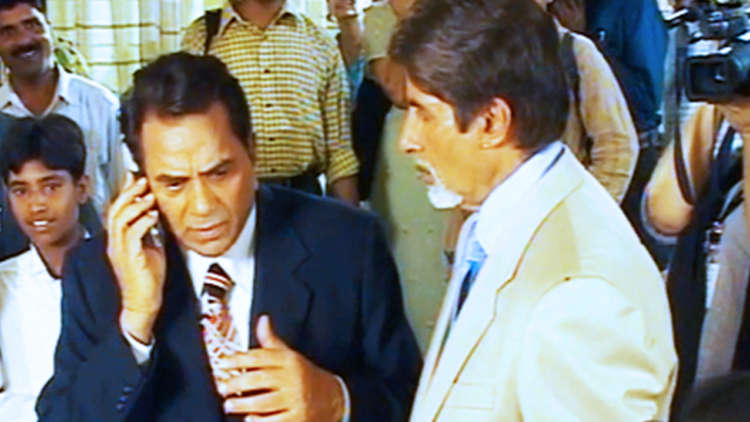 When Amitabh and Dharmendra played the phone call prank | Flashback Video