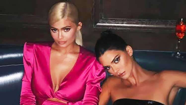 Kendall & Kylie Jenner On Appearing On The Jumbotron Gets Booed