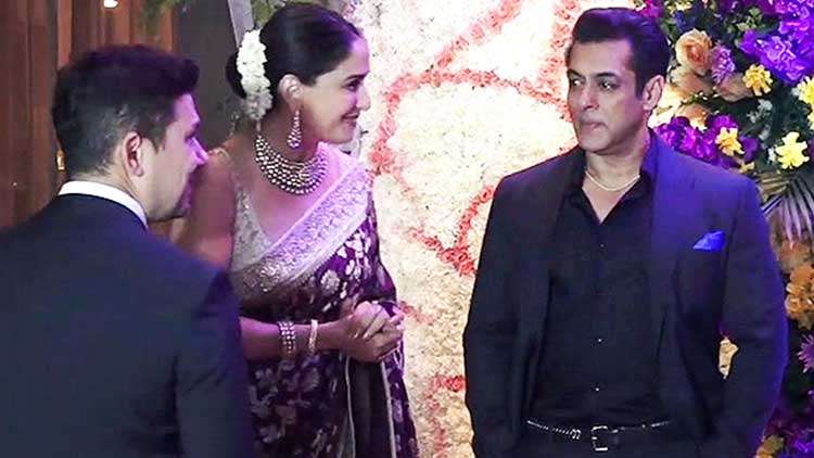 Madhuri Dixit's Husband Ignores Salman Khan At A Function