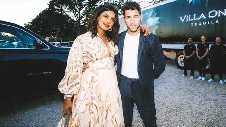 Priyanka And Nick Go Crazy After Thanksgiving Dinner