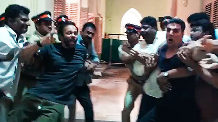 Truth behind physical fight between Akshay Kumar and Rohit Shetty!