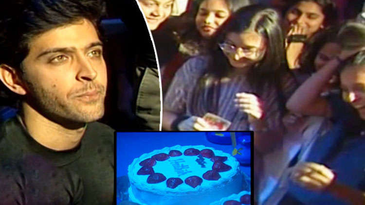 Bollywood Flashback: Hrithik Roshan Celebrating Birthday With Fans Before Release Of Kaho Naa Pyaar Hai