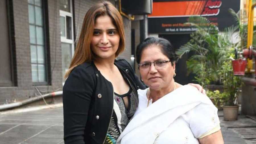 Bigg Boss 13 Finalist Arti Singh Spotted Spending Leisure Time With Mother