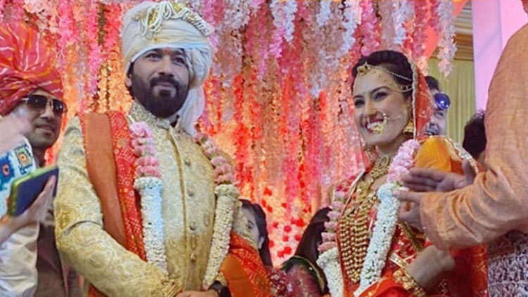 Kamya Punjabi Gets Married To Shalabh Dang In A Very Traditional Style