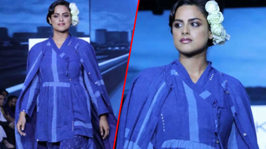 Neha Mahajan Glams Up The Lakme Fashion Week Ramp As A Show Stopper