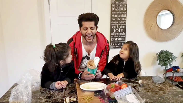 Karanvir Bohra Prepare Healthy Breakfast With His Twin Daughters