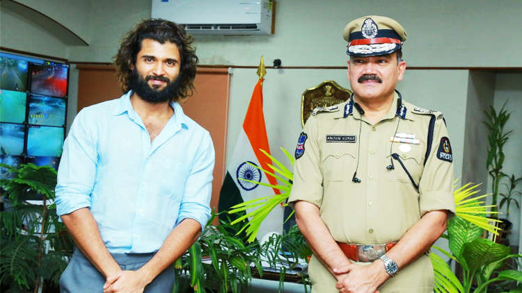 Vijay Deverakonda Salutes Hyderabad Police In This Long Post