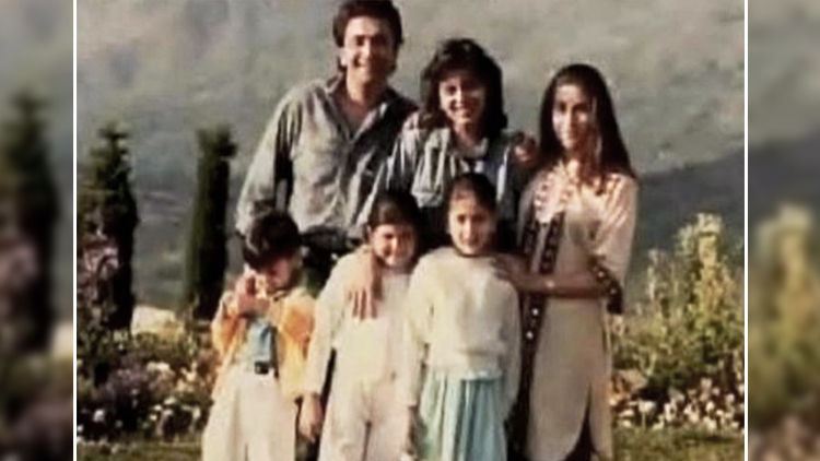 Karisma Kapoor Digs Out An Old Throwback Picture With Uncle Rishi & His Family; Check Out