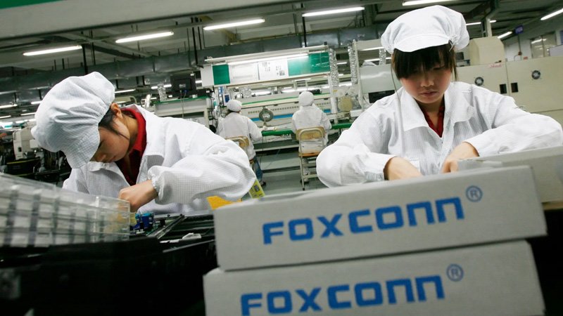 Apple manufacturer Foxconn plans to invest $1 billion in India