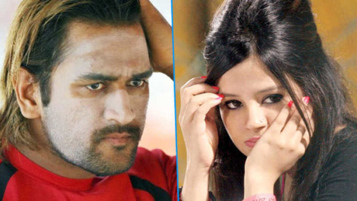 Sakshi on Dhoni's hairstyle