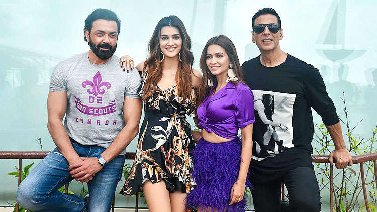 Here's what Akshay Kumar gifted his Housefull 4 co-actors for their punctuality