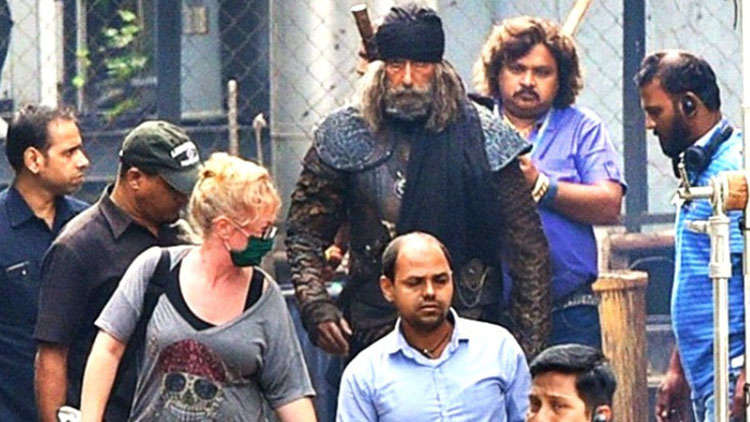Amitabh Bachchan's OFFICIAL FIRST LOOK From Thugs Of Hindostan REVEALED!
