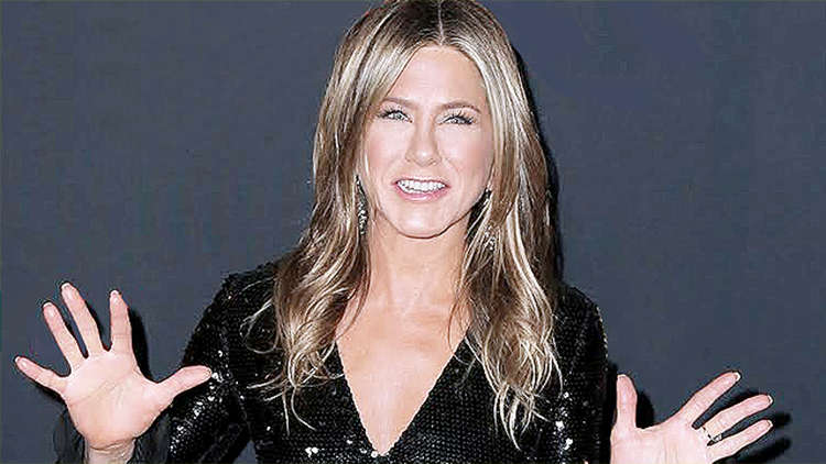 Jennifer Aniston Jokes About Her ‘Wrinkle-Free’ Dior Gown At The 2020 SAG Awards Before Reuniting With Brad Pitt