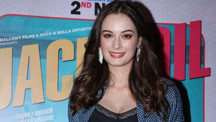 Evelyn Sharma gets engaged to her boyfriend