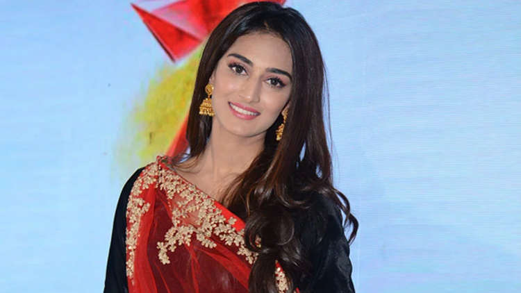 Erica Fernandes Is A Beauty In Saree