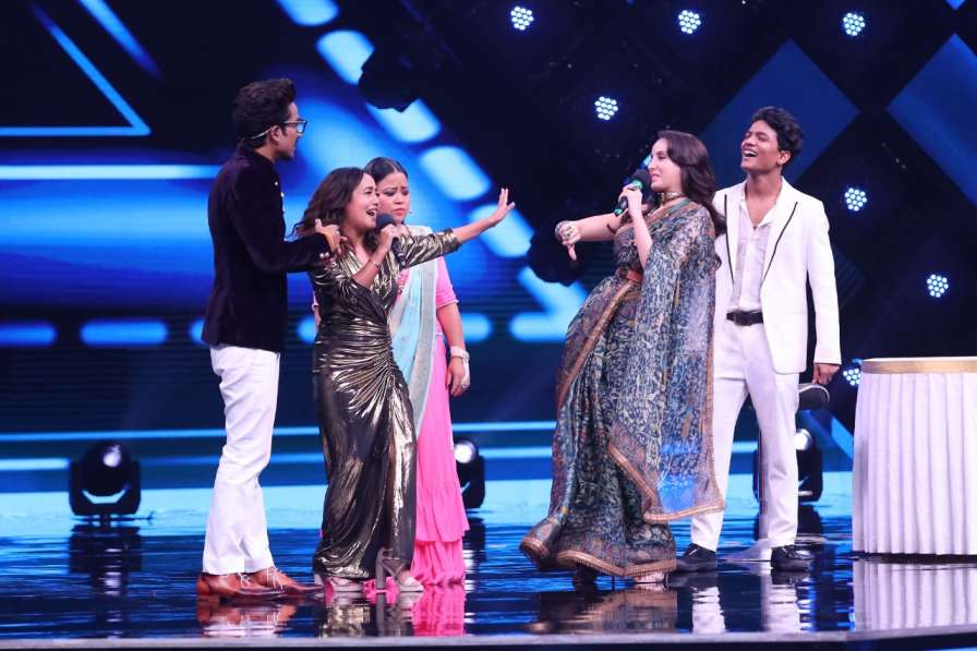 Neha Kakkar And Sunny Kaushal Celebrate Retro Special On India’s Best Dancer