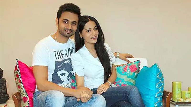 Amrita Rao & RJ Anmol Gets To Name A Fan's Newborn Baby During The Live Video
