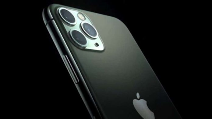 Apple may release an iPhone model with no charging port by 2021