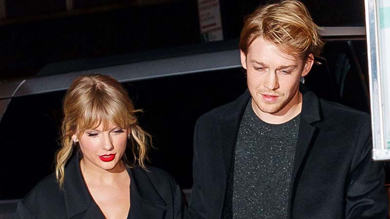 Fans Are Going Gaga Over Taylor Swift And Joe Alwyn Kiss At NME Awards