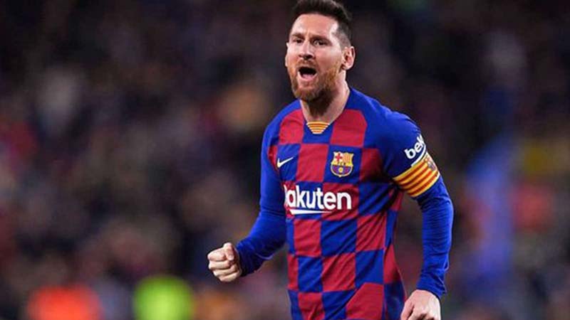 Lionel Messi beats Cristiano Ronaldo's La Liga hat-trick record