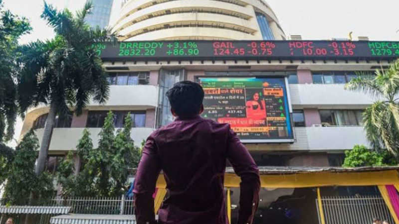 Nifty, Sensex inch lower; Zee top gainer in Nifty 50