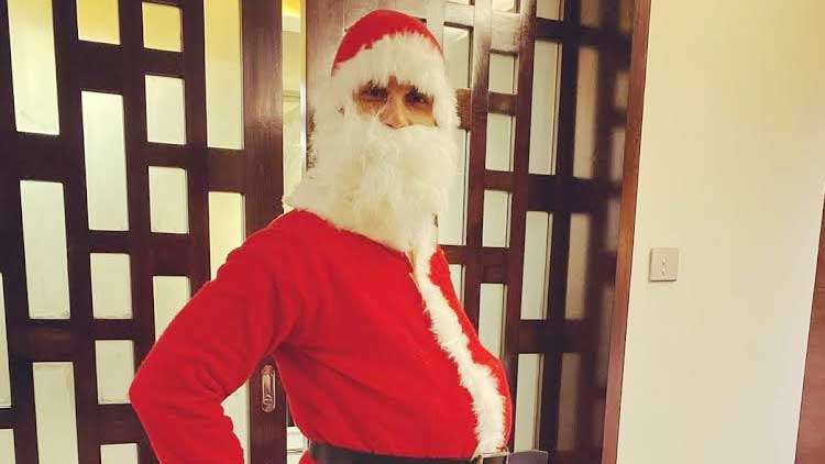 Shahid Kapoor’s Santa Clause Avatar Is Adorable But Mira’s Caption Steals The Show
