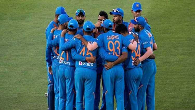 Stronger together: Kohli shares pic of team huddle after winning 2nd T20I