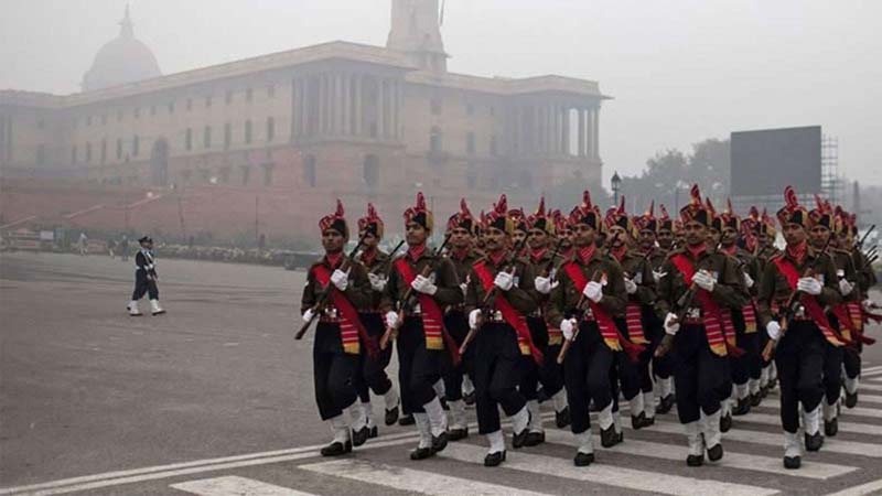 Which roads in Delhi are closed today ahead of Republic Day rehearsals?