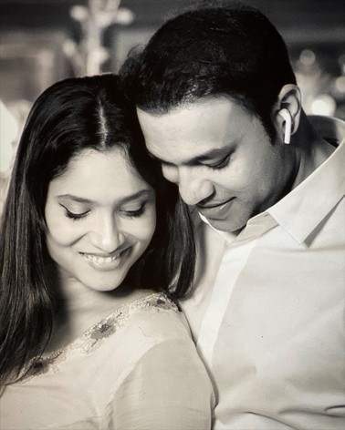 Himesh Reshammiya Wishes His Wife On Their Wedding Anniversary, Netizens  Troll, Who's The Wife & Who's The Husband?