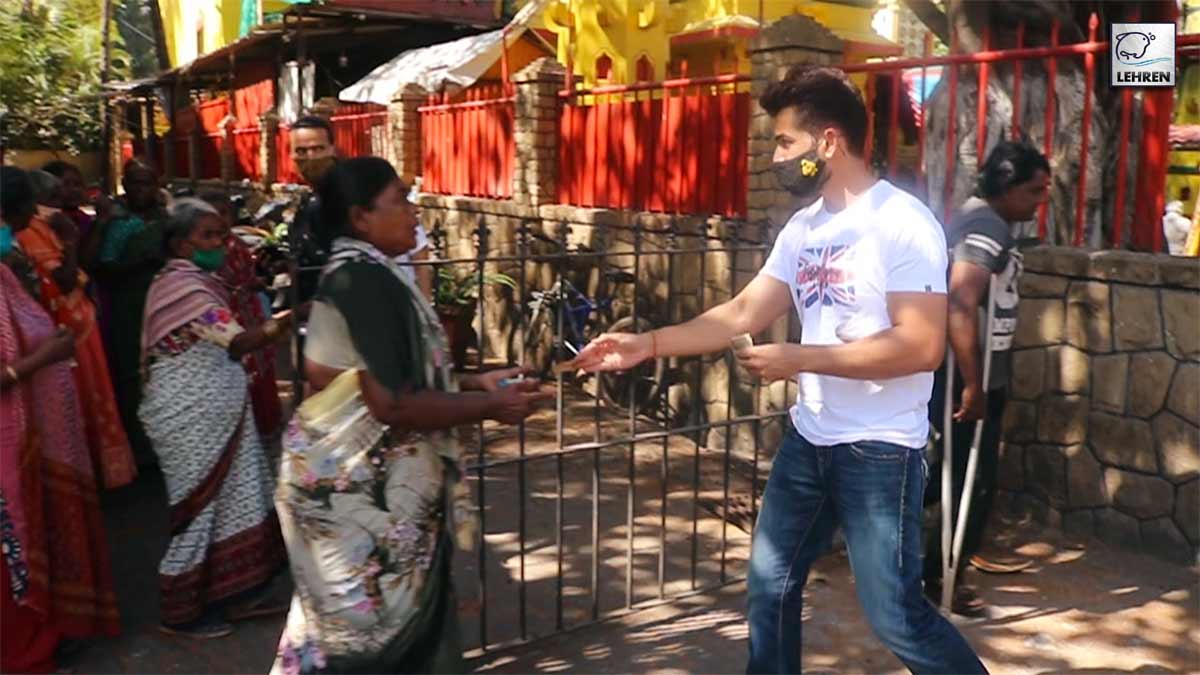 Jay Bhanushali Helping A Beggars Outside A Temple