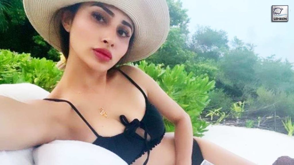 national-stock-exchange-shares-mouni-roy-pics-by-mistake