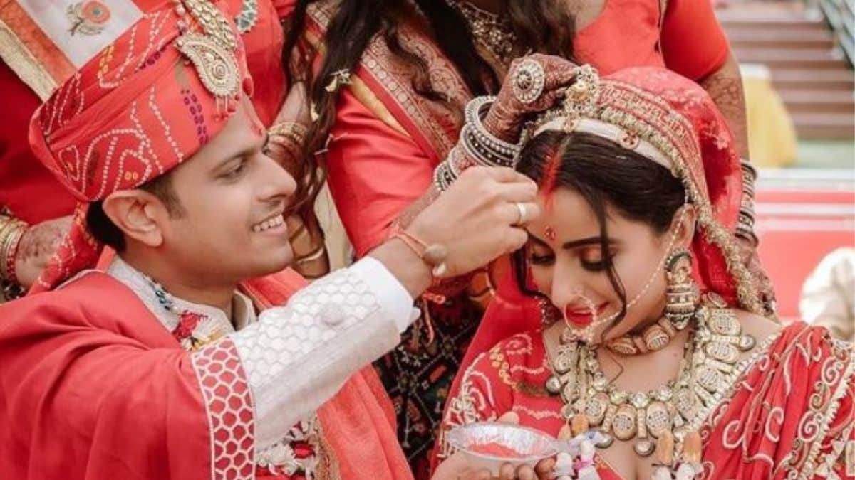 Neil Bhatt And Aishwarya Sharma's Wedding Pictures Are Out