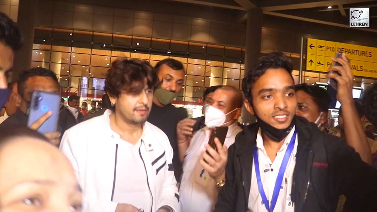 Sonu Nigam Mobbed At Airport After Receiving Padma Shri Award