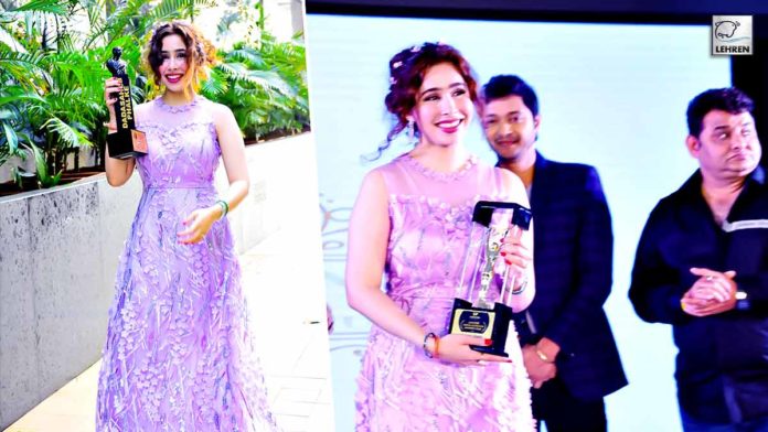 Himanee Bhatia wins Two 'Best Actress Award' for 'Blink', Check Out