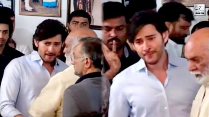 Mahesh Babu Tears Up On Fathers Funeral Jr Ntr Consoles Actor