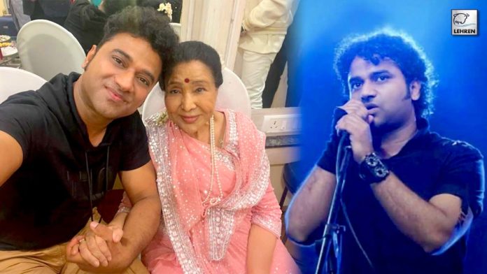 Rockstar DSP Is Swooning Over Legendary Asha Bhosle At A Recent Concert!