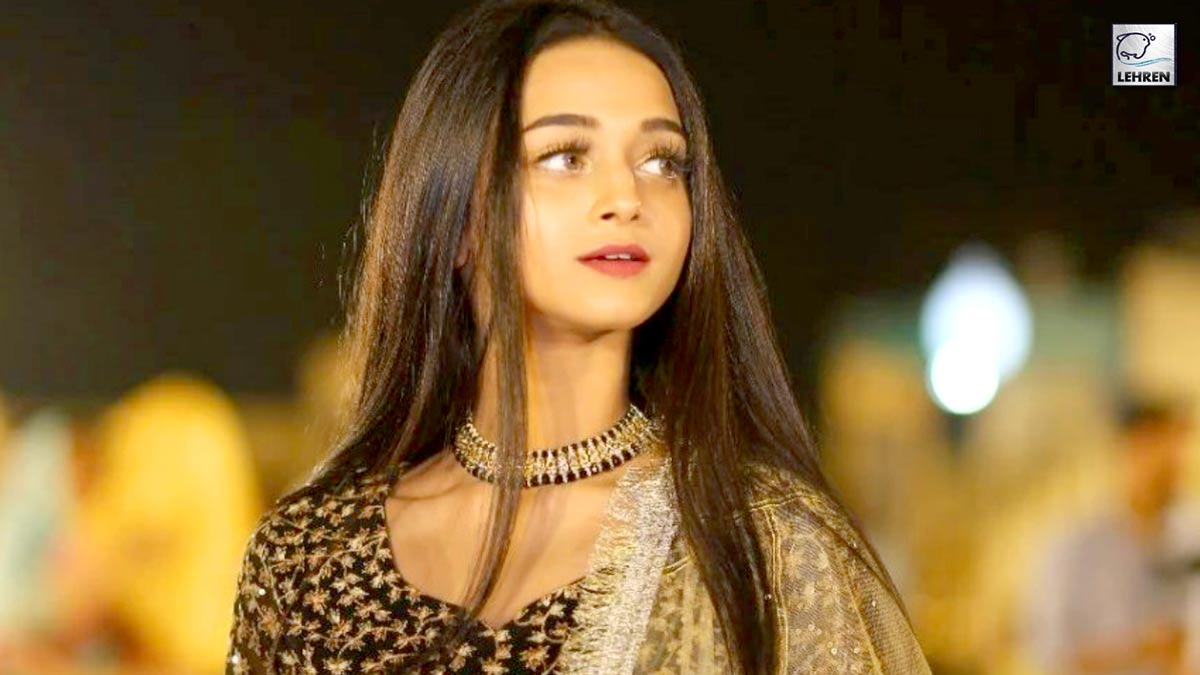 Viral Girl Ayesha Lip-Syncs To 'Isq Risk' And 'Husn Pari'