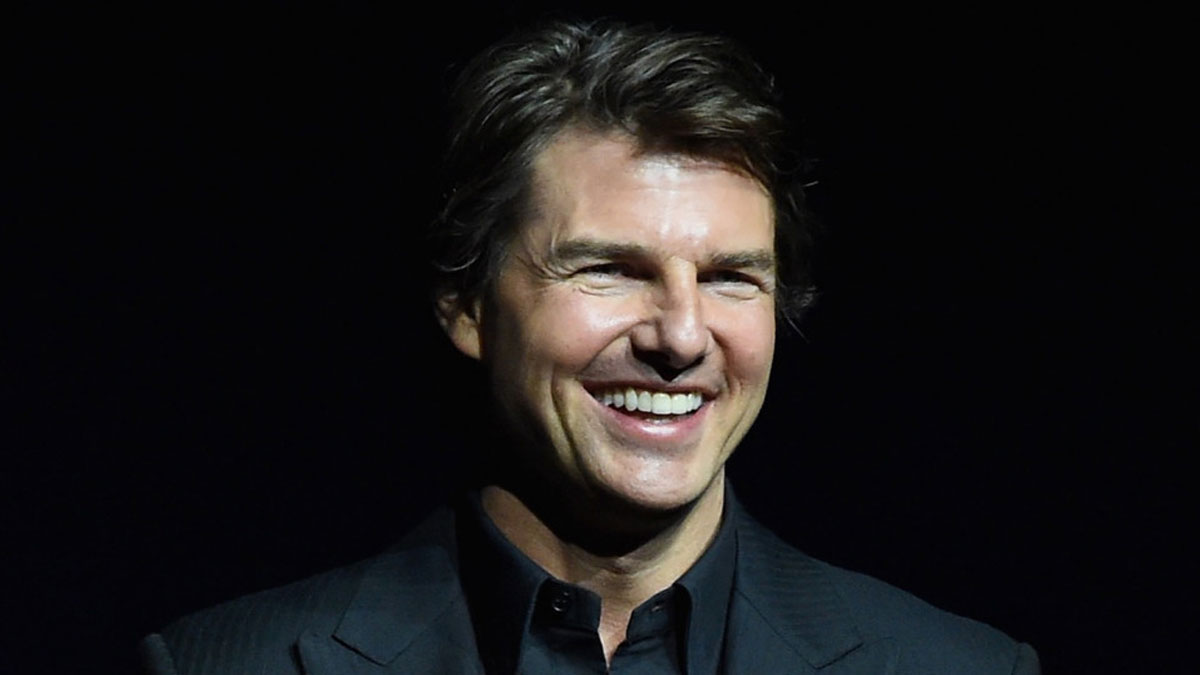 Tom Cruise Assists Unemployed Film Crew
