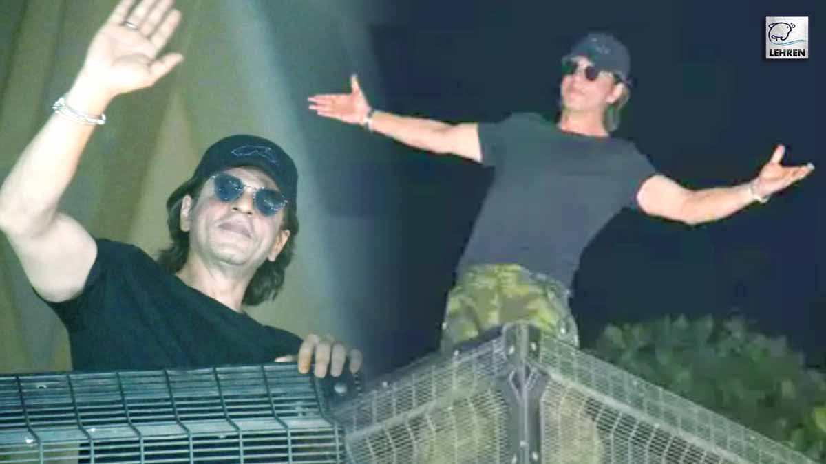 srk greets his fans from mannat